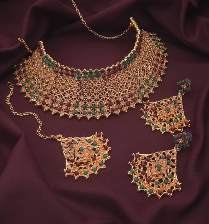 Elegance Fancy Wedding Wear Diamond Necklace Set Wholesale Price In Surat
